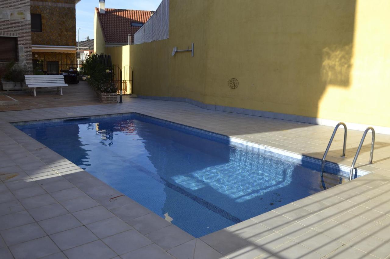 Apartamentos "Casa Rural De Aldea" Aldea del Fresno Esterno foto