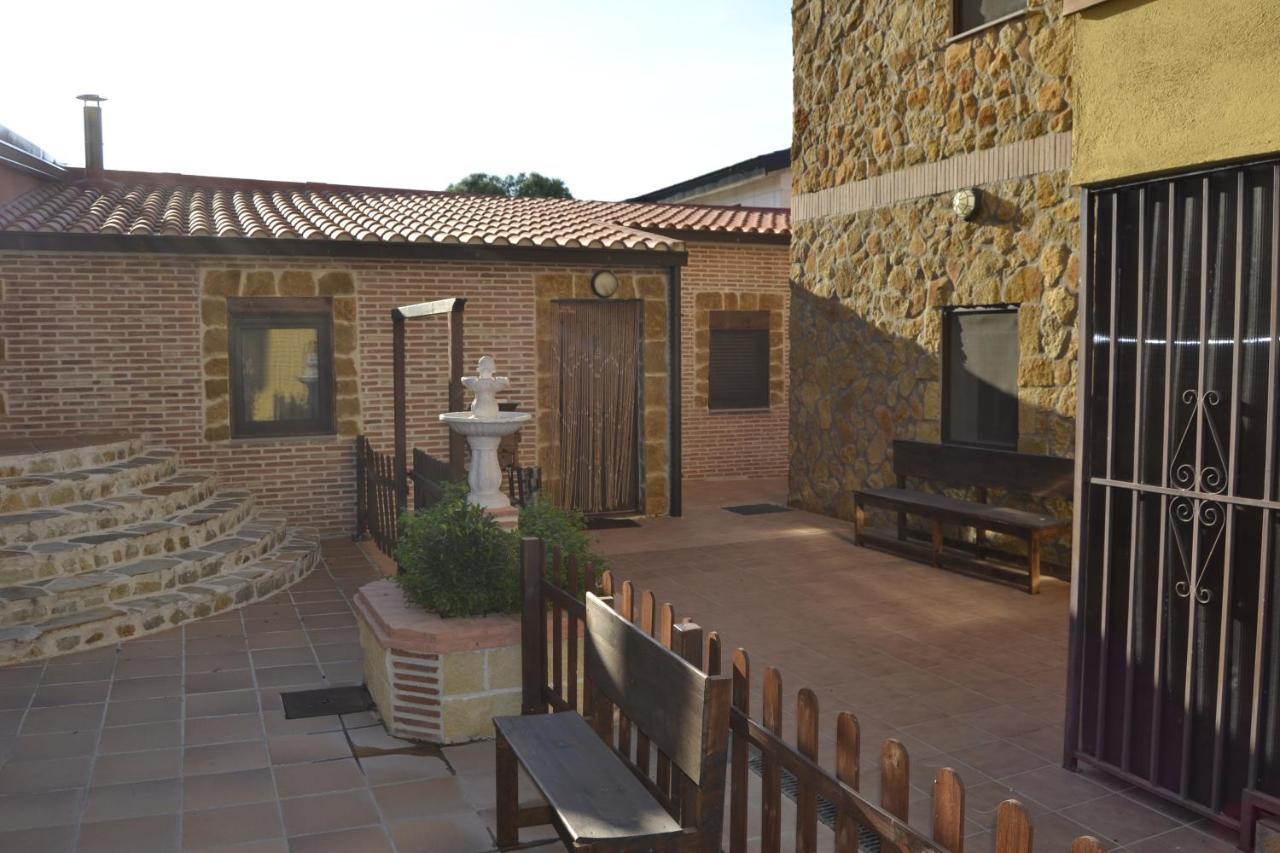 Apartamentos "Casa Rural De Aldea" Aldea del Fresno Esterno foto