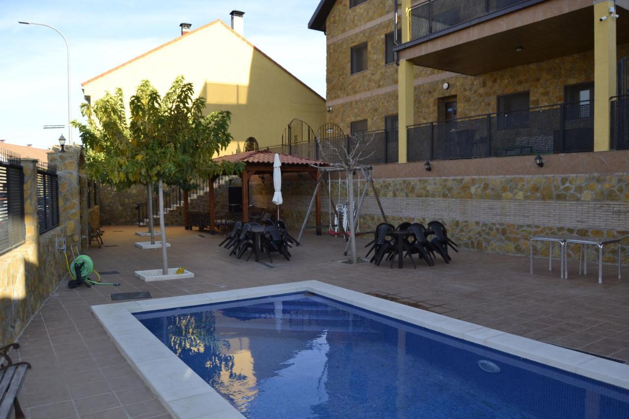 Apartamentos "Casa Rural De Aldea" Aldea del Fresno Esterno foto