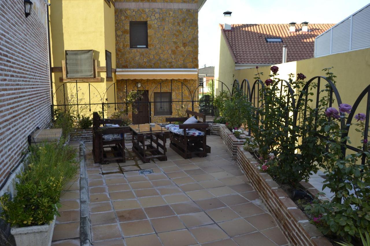 Apartamentos "Casa Rural De Aldea" Aldea del Fresno Esterno foto