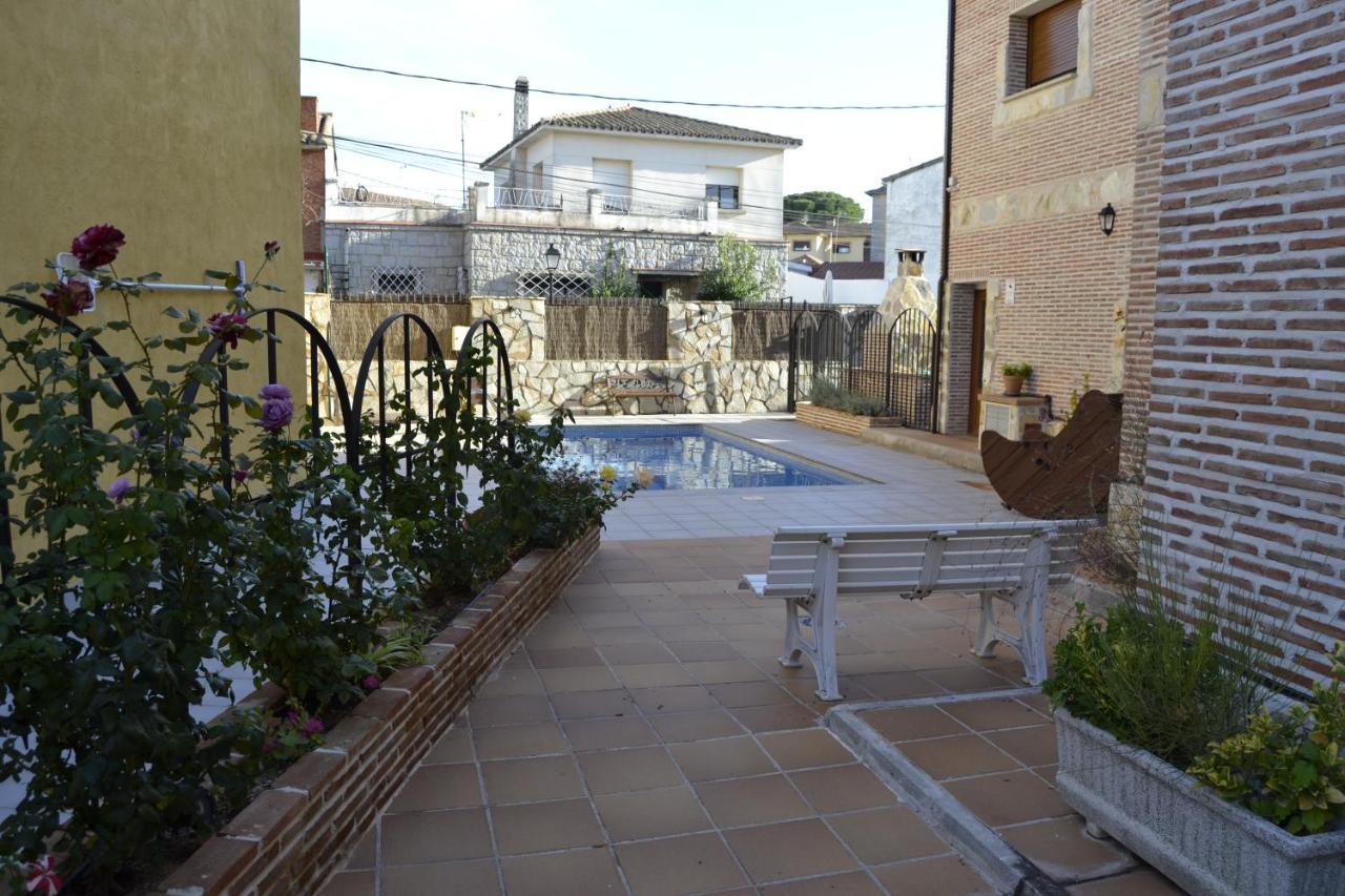 Apartamentos "Casa Rural De Aldea" Aldea del Fresno Esterno foto
