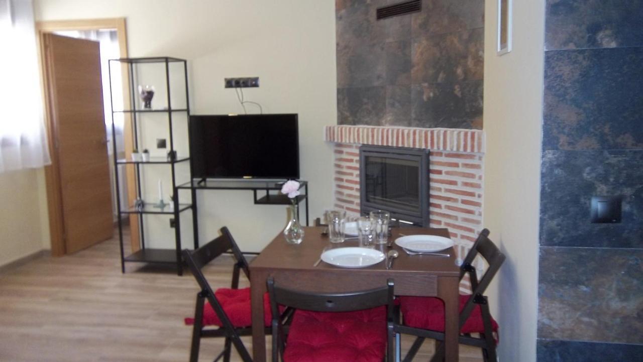 Apartamentos "Casa Rural De Aldea" Aldea del Fresno Esterno foto