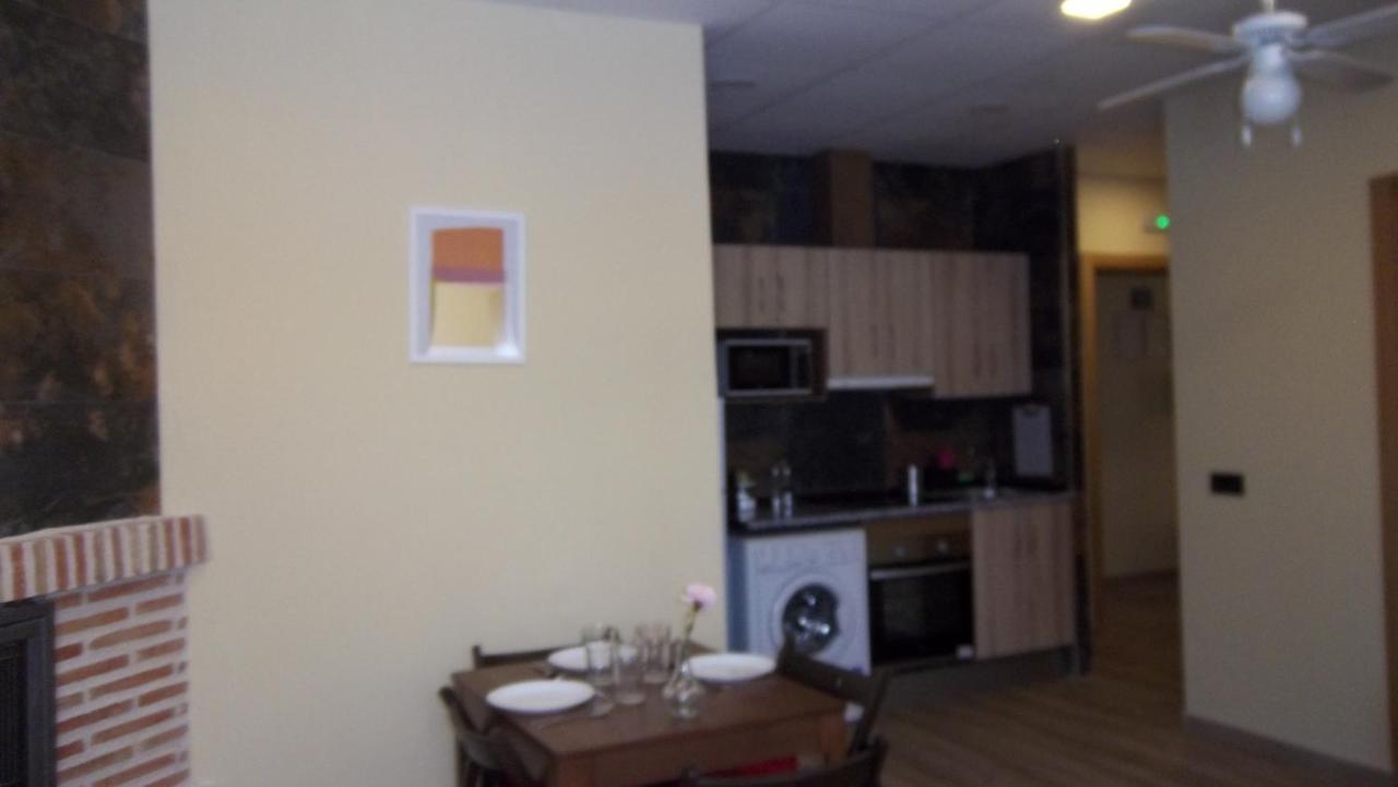 Apartamentos "Casa Rural De Aldea" Aldea del Fresno Esterno foto